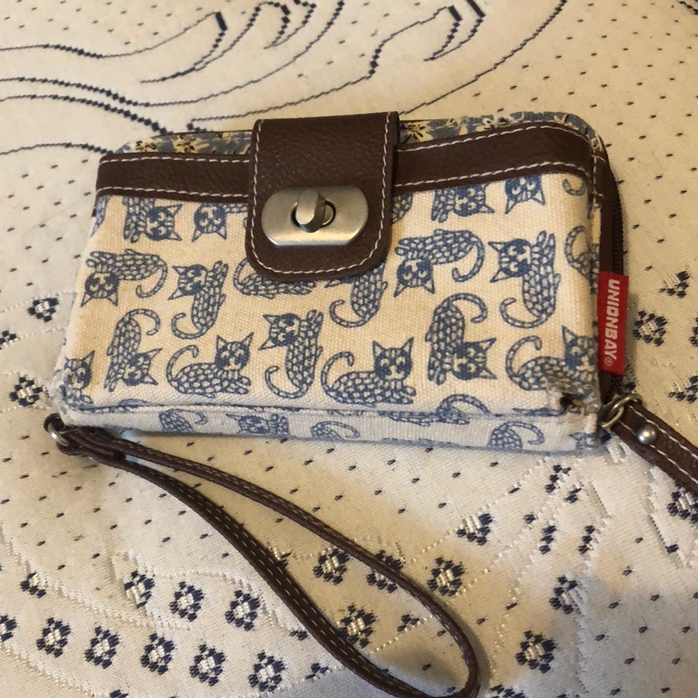 Unionbay Wrist Wallet w/Phone Holder